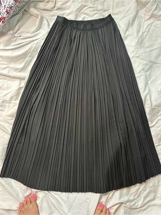 Jasino Dresses & Skirts - Women's Black Pleated Midi Skirt